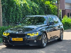 BMW 3-serie Touring - 320i M Sport B48 6WB Apple CarPlay Trekhaak Shadowline GR Navi Touch Angle 320i Corporate