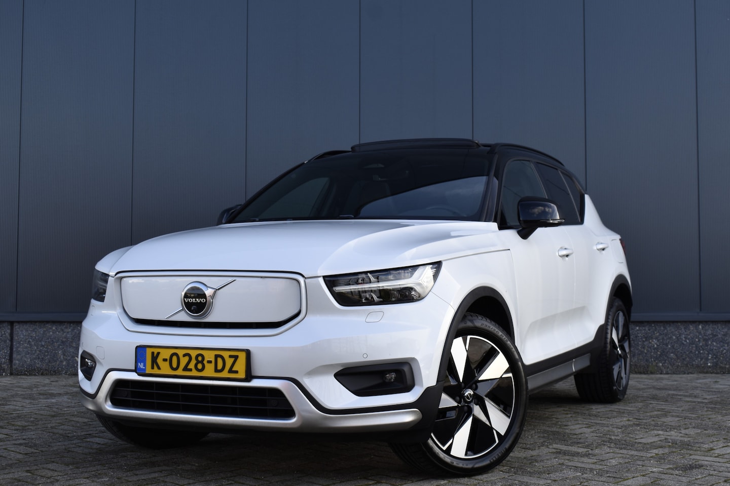 Volvo XC40 - Recharge P8 AWD R-Design Recharge P8 AWD R-Design - AutoWereld.nl