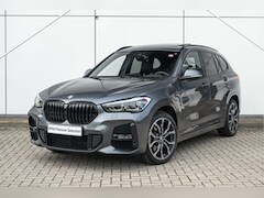 BMW X1 - xDrive25e M Sport Automaat / Panoramadak / Trekhaak / Sportstoelen / Head-Up / Achteruitri