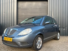 Lancia Y(psilon) - Ypsilon 1.4 Oro-Airco-LEES TEKST