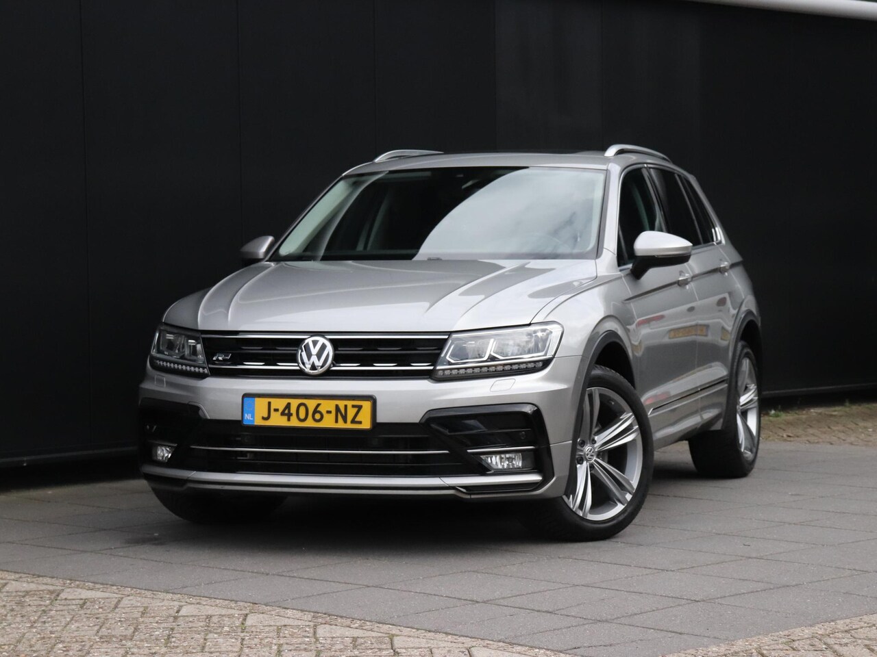 Volkswagen Tiguan - 2.0 TSI 4Motion Highline | DSG | PANO-DAK | TREKHAAK | CAMERA | STOEL/STUURVERW. | CRUISE - AutoWereld.nl