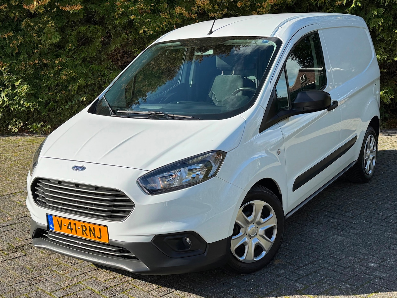 Ford Transit Courier - 1.0 Trend EcoBoost S&S | Airco | Voorruitverwarming | Elektrische ramen - AutoWereld.nl