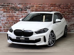 BMW 1-serie - 118i High Executive M Sport Pakket Automaat / Live Cockpit Professional / Panoramadak / Li
