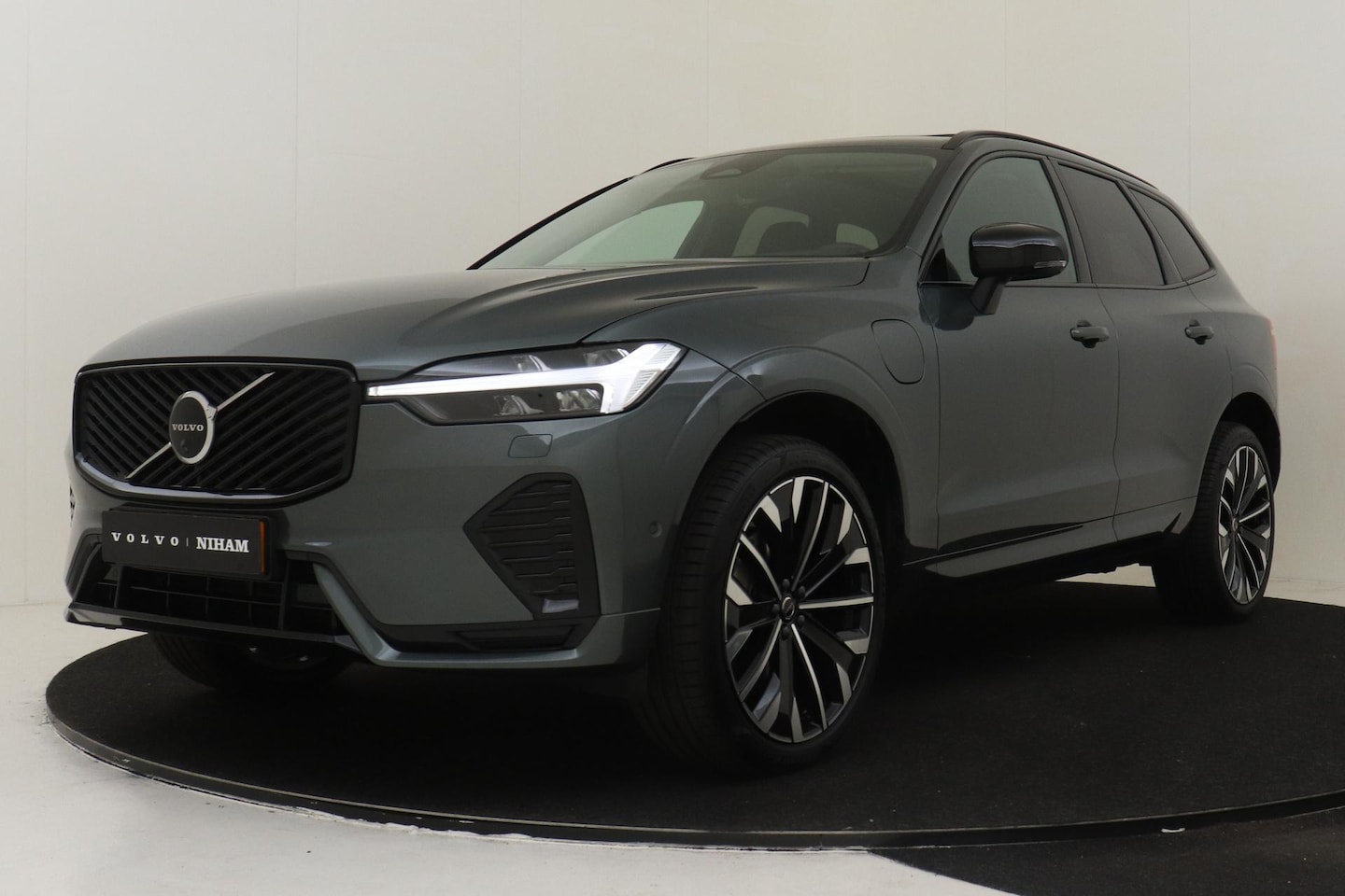 Volvo XC60 - II T6 PLUG-IN HYBRID AWD ULTRA DARK -PANO.DAK|HARMAN/KARDON|360°CAM|LUCHTVERING|PRIVACY.GL - AutoWereld.nl