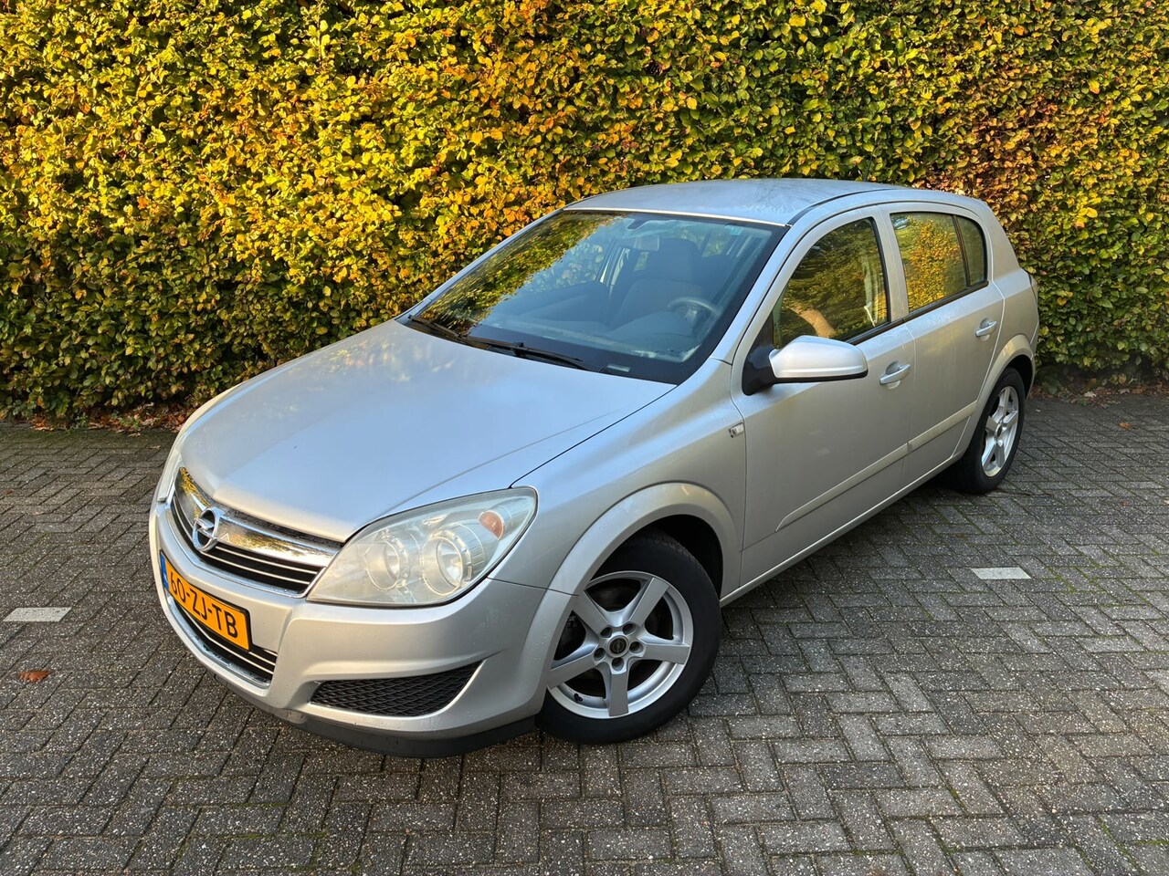 Opel Astra - 1.6i Business I Airco I Cruise Control - AutoWereld.nl
