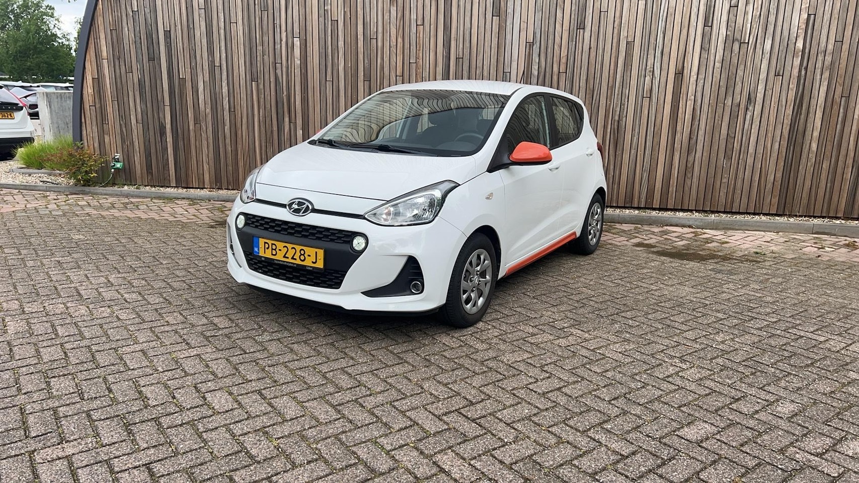 Hyundai i10 - 1.0i Comfort 5p. Navigatie | Airco | Parkeersensoren | volautomaat! | - AutoWereld.nl
