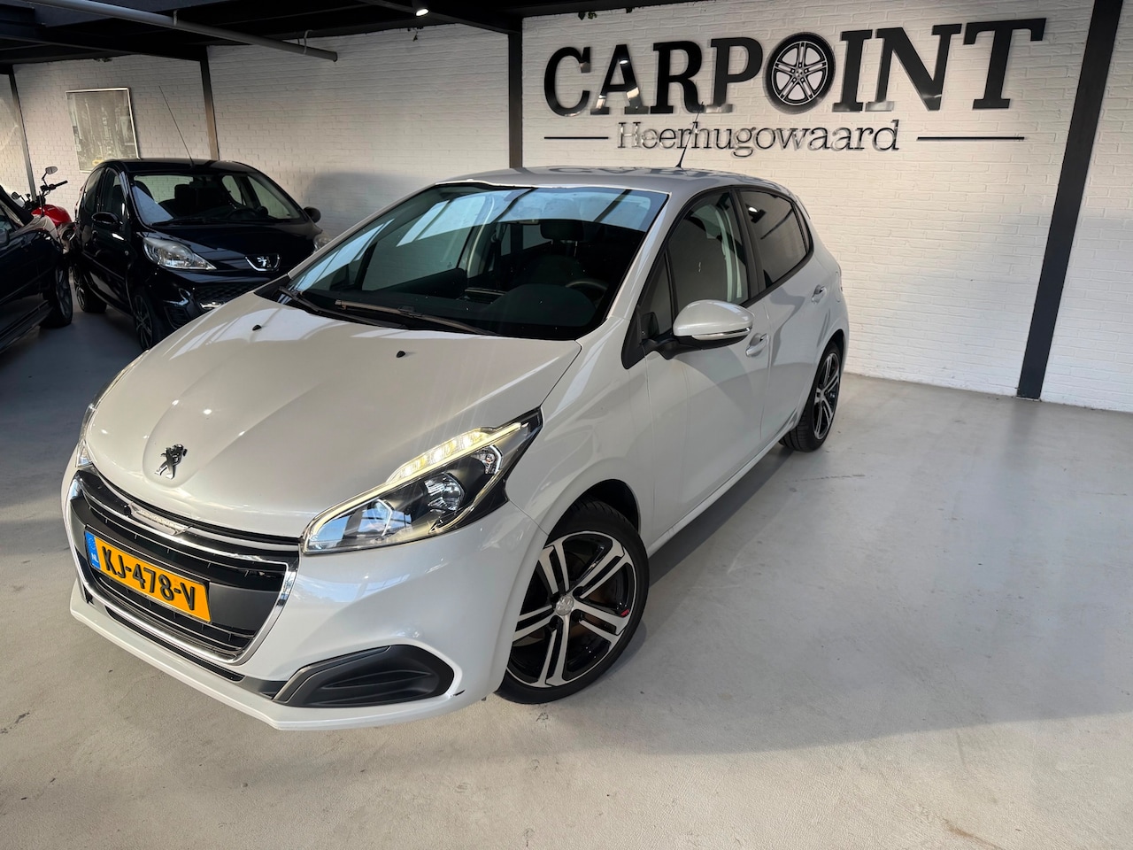 Peugeot 208 - 1.2 PureTech Active 2016 Navi Airco Cruise Deal O.H NAP Apk Juni 2027 - AutoWereld.nl