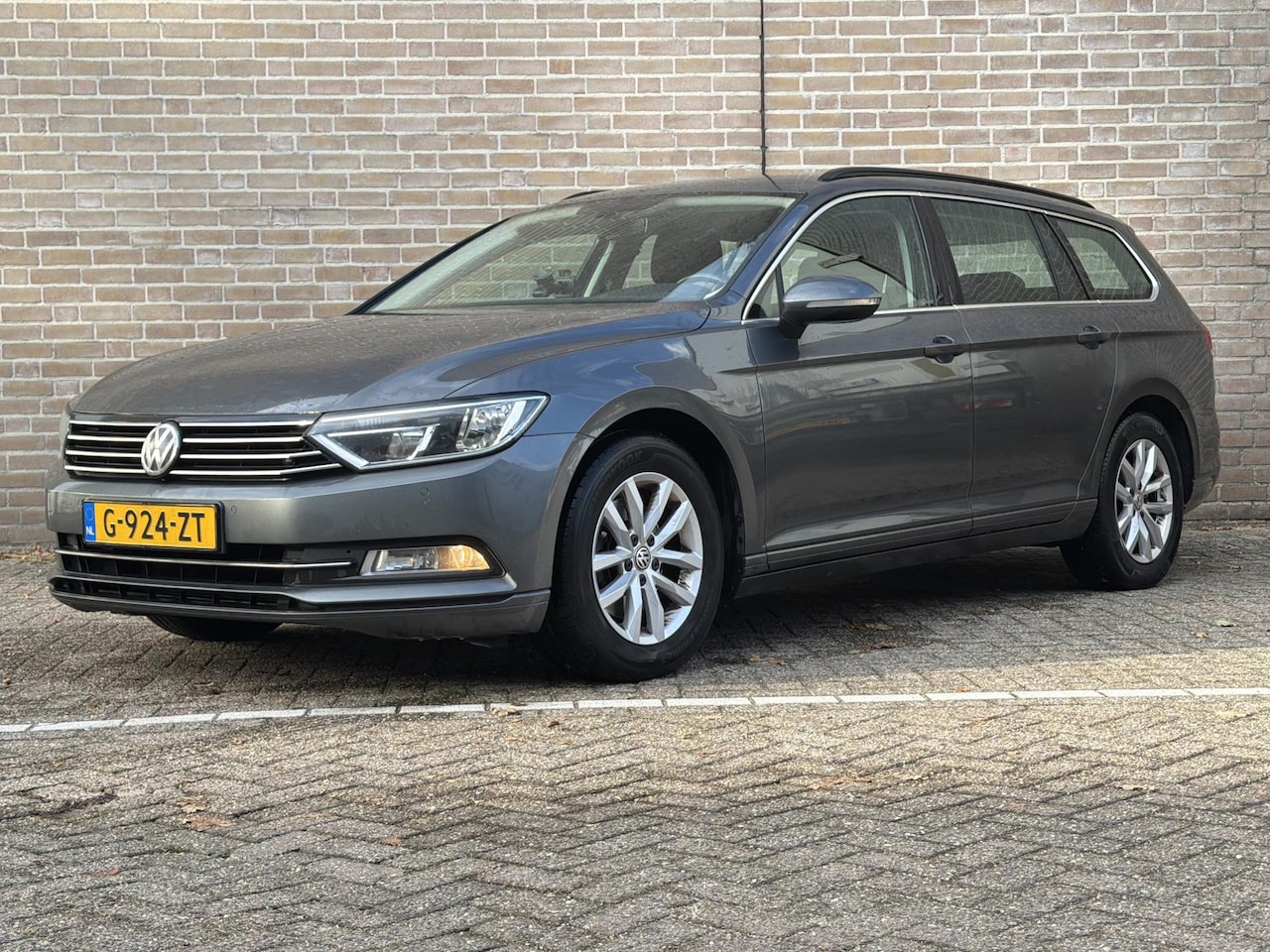 Volkswagen Passat Variant - 1.6 TDI Highline DSG Automaat - AutoWereld.nl