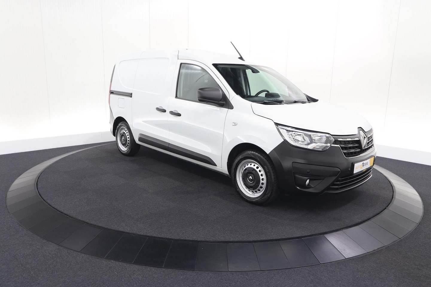 Renault Express - 1.5 dCi 75 Comfort | Betimmering Laadruimte | Trekhaak | Apple Carplay | Parkeersensoren | - AutoWereld.nl