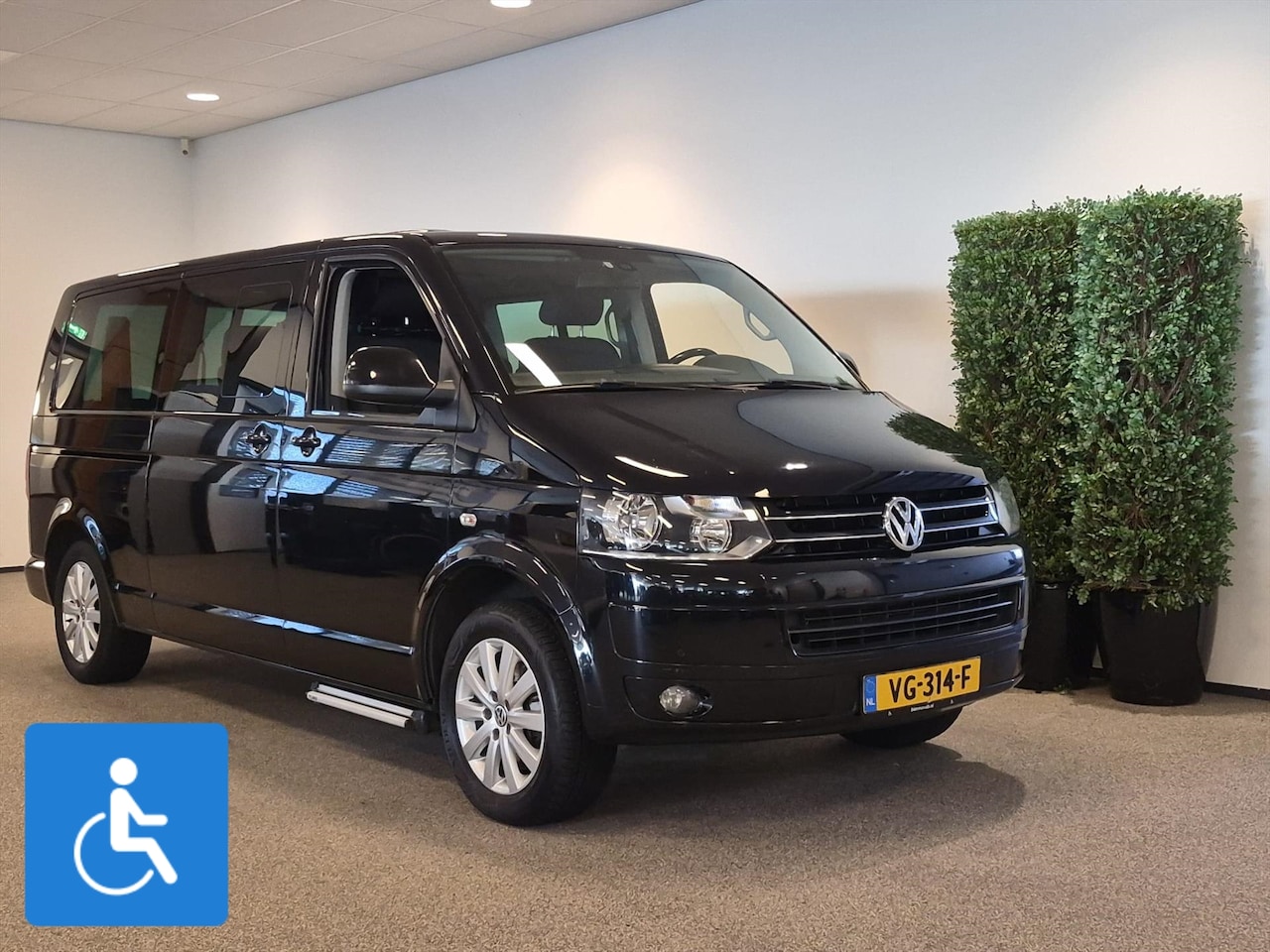 Volkswagen Multivan - L2H1 Rolstoelbus incl. draaistoel - 2x zijschuifdeur - AutoWereld.nl