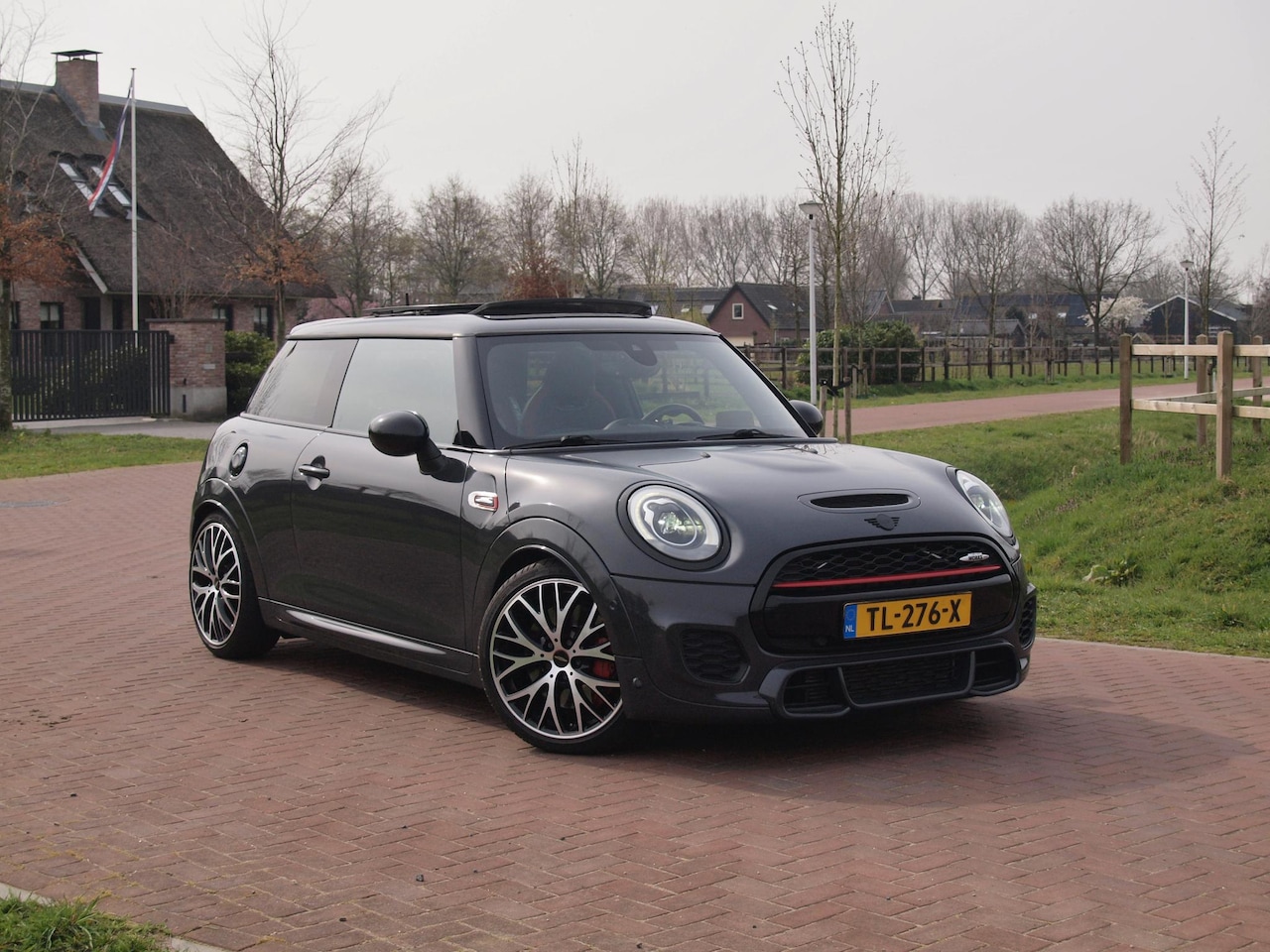 MINI 3-Deurs - 2.0 John Cooper Works Chili | 231 PK | Panoramadak | Head-Up Display | Harman Kardon | Cam - AutoWereld.nl