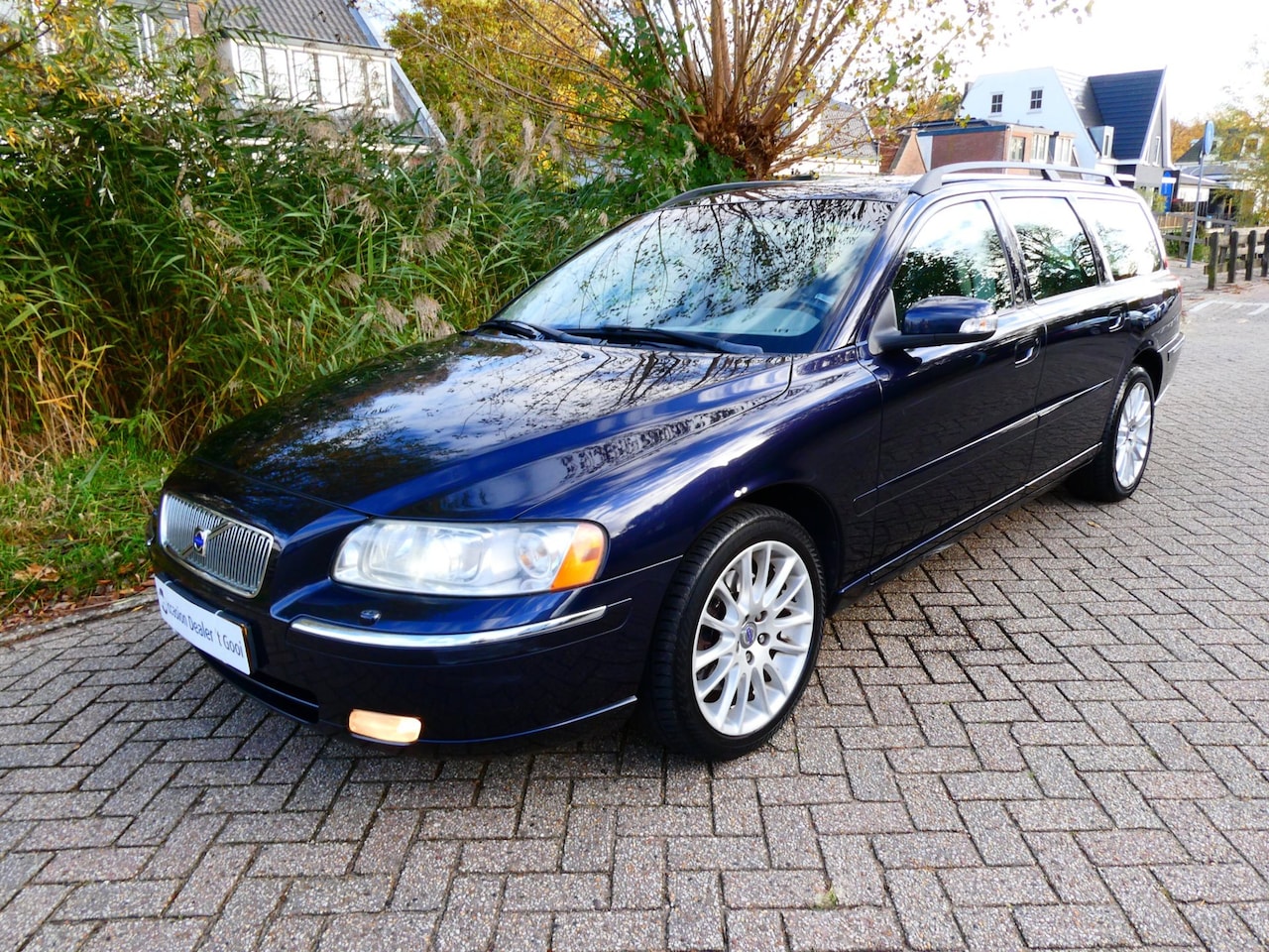 Volvo V70 - 2.4i 170pk Automaat Clima Leder Trekhaak 1800kg. Youngtimer - AutoWereld.nl