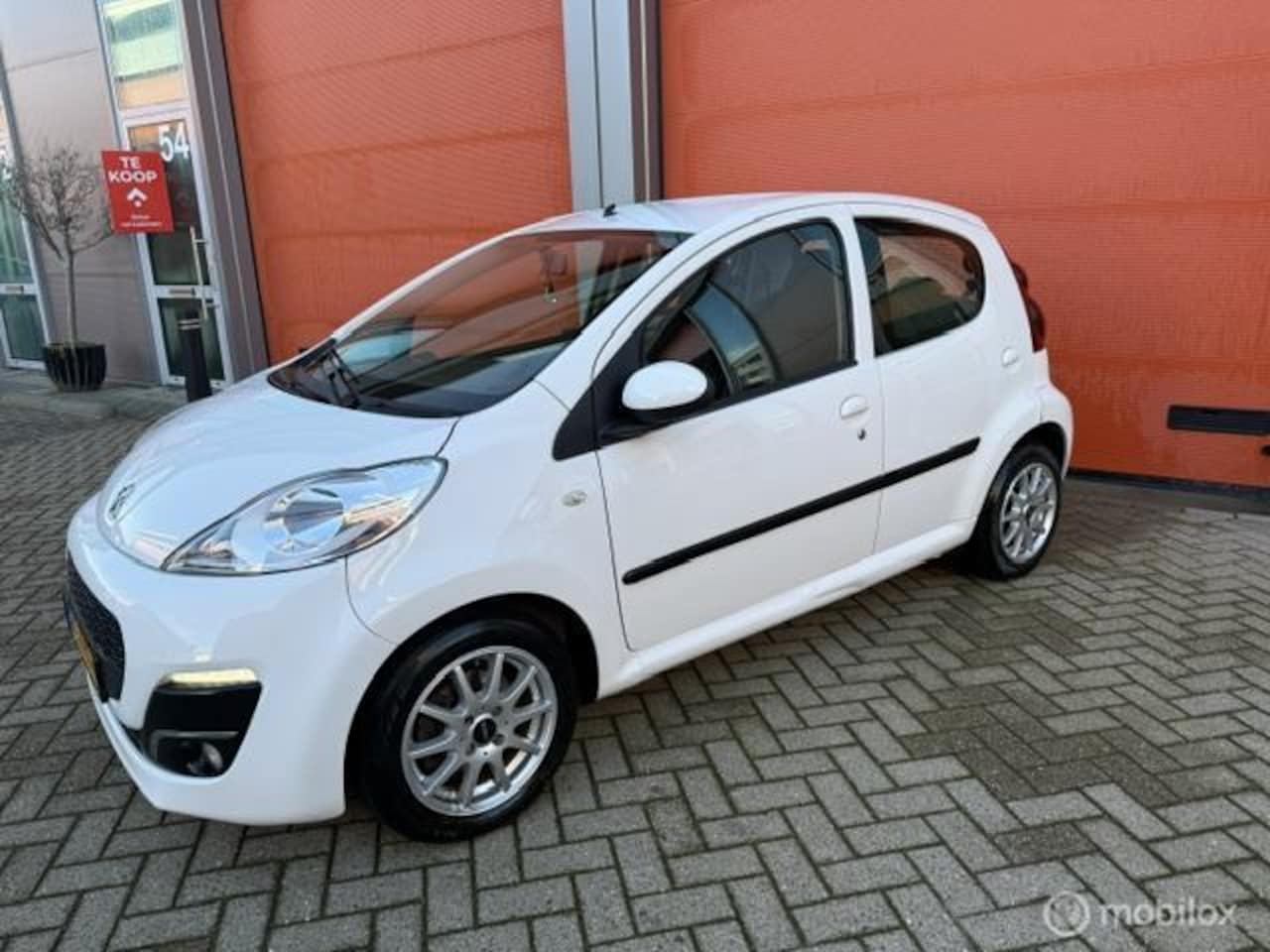 Peugeot 107 - 1.0 Active 5 DRS AUTOMAAT-KM NAP-AIRCO-APK 2027 - AutoWereld.nl