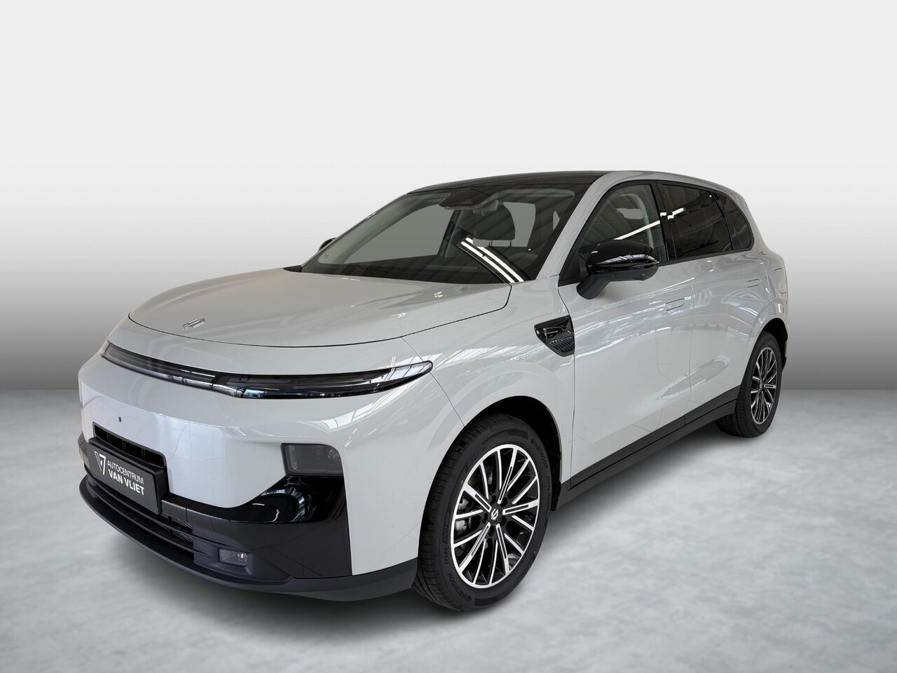 Leapmotor B10 - Design Hybrid EV 18.8 kWh | Voorraad | Carplay | Panoramadak - AutoWereld.nl