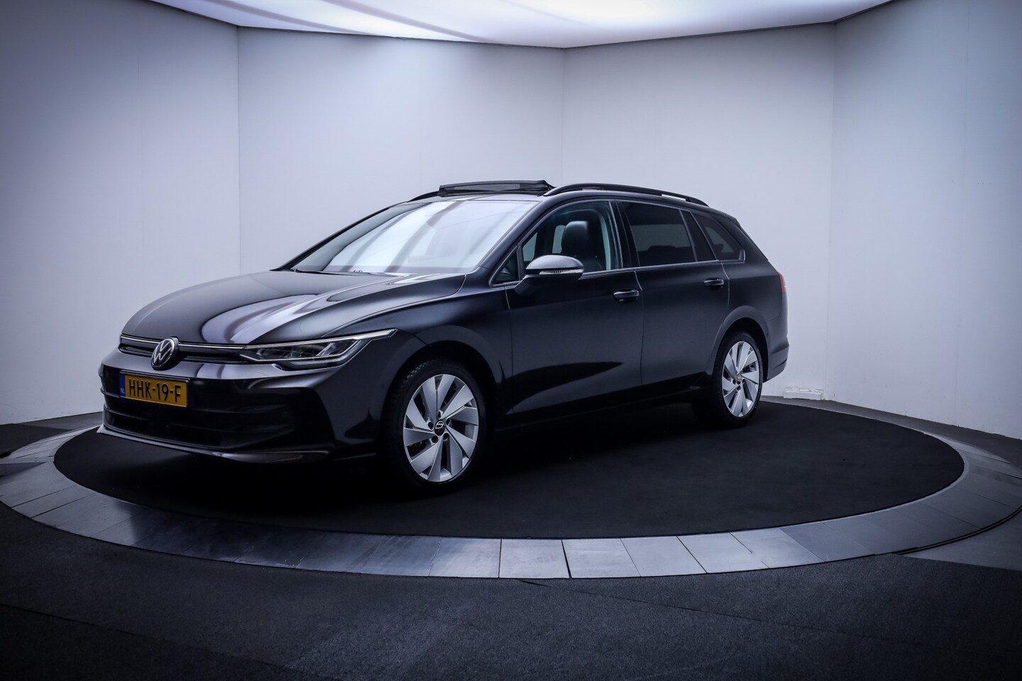 Volkswagen Golf Variant - 1.5 eTSI Dsg Life Edition PANO | MEMORY | CAMERA | ACC | STUUR+STOELVERW | MASSAGE | ELEK - AutoWereld.nl