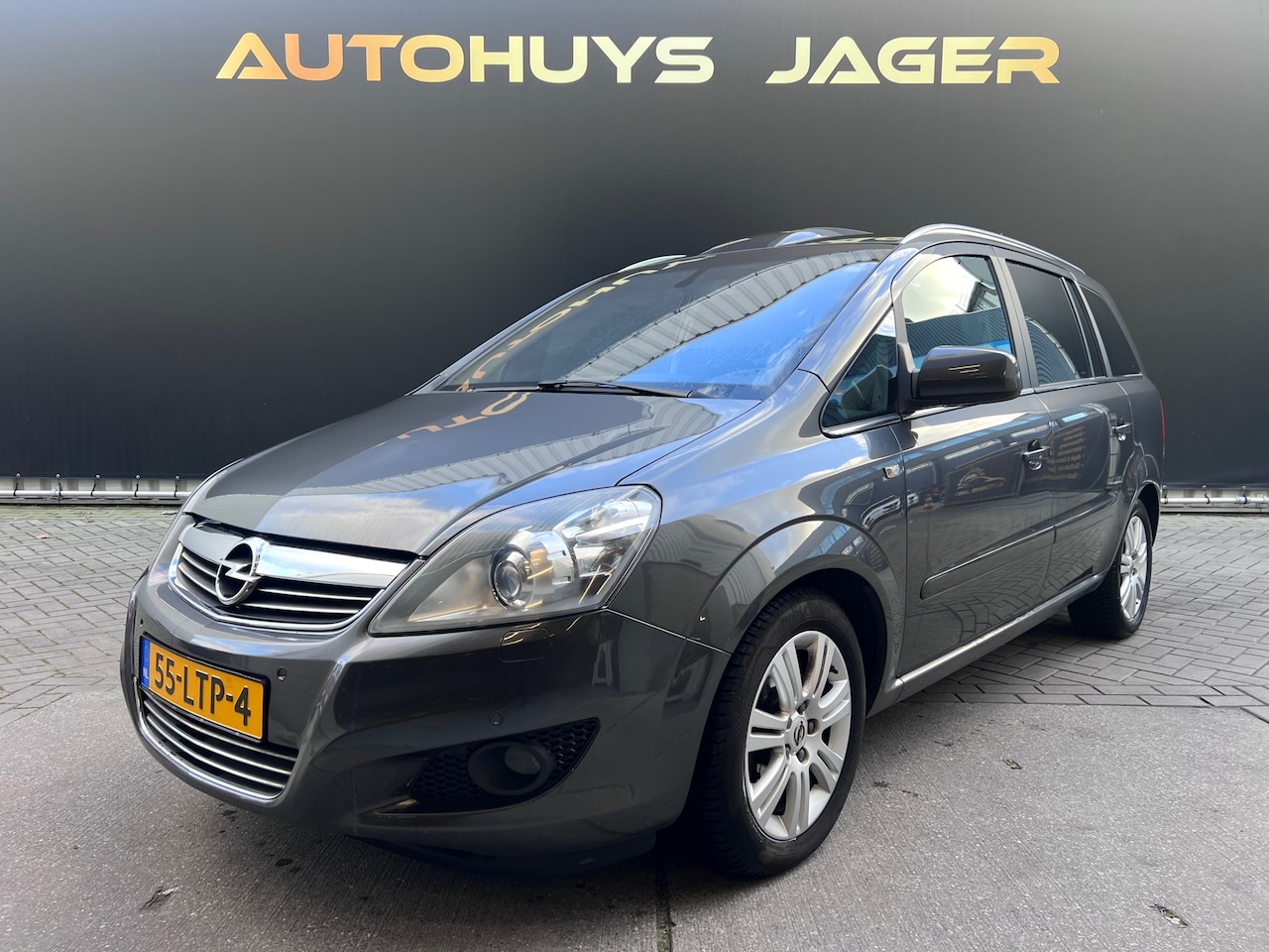 Opel Zafira - 1.8 Cosmo - Pano Trekhaak Airco Parkeersensoren - AutoWereld.nl