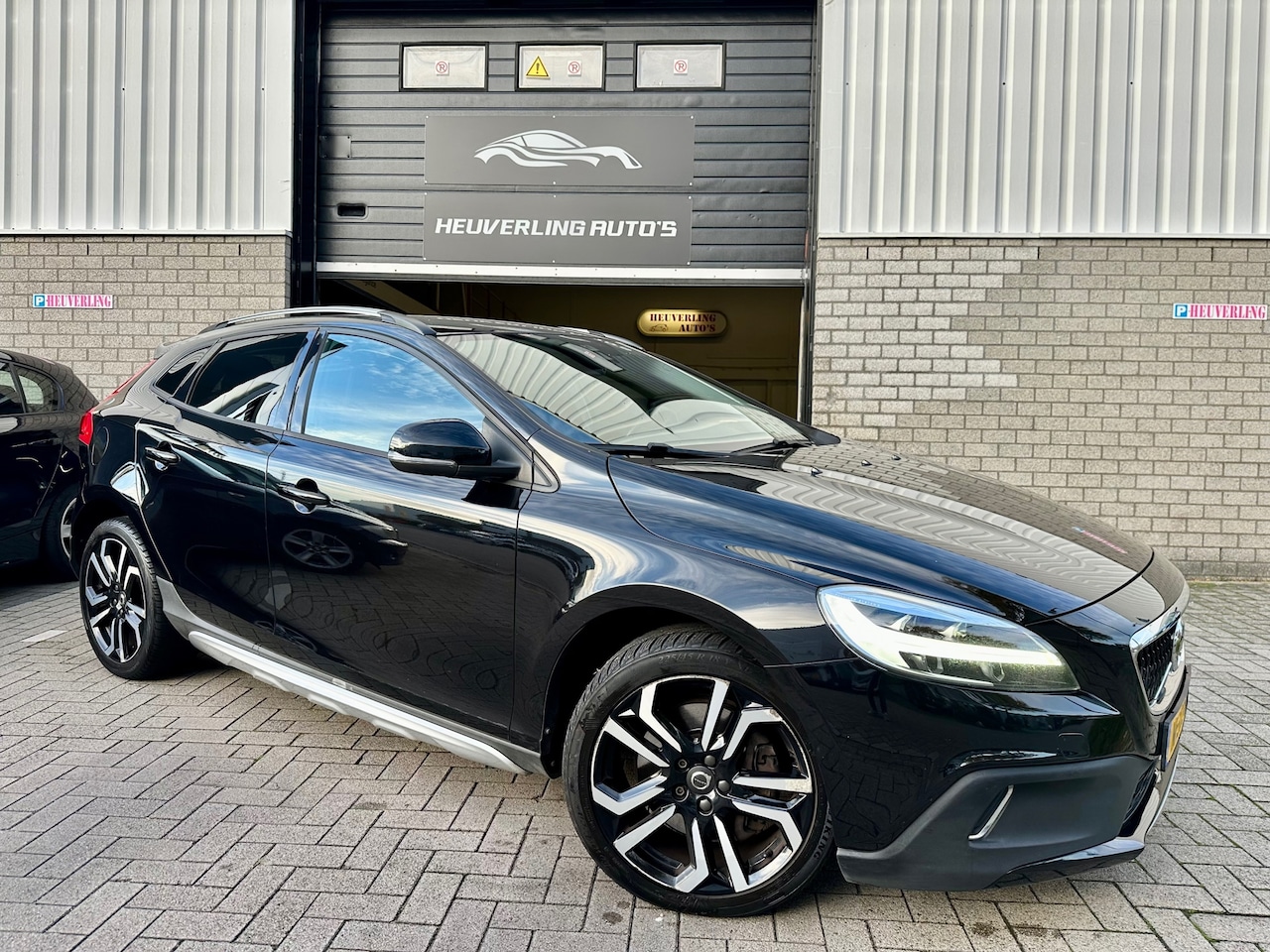 Volvo V40 Cross Country - 2.0 T3 Summum | Navi | Leder | PDC | Clima - AutoWereld.nl