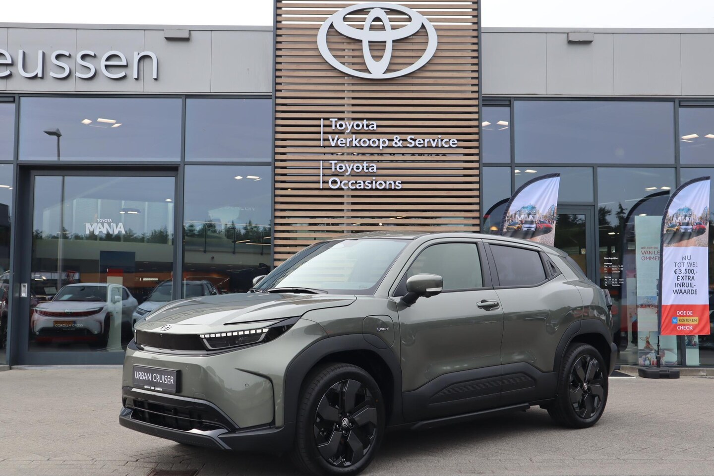 Toyota Urban Cruiser - EXECUTIVE 61kWh NIEUW&DIRECT LEVERBAAR! PANODAK JBL-AUDIO 360°CAMERA 19"LM-VELGEN LED-PRIS - AutoWereld.nl