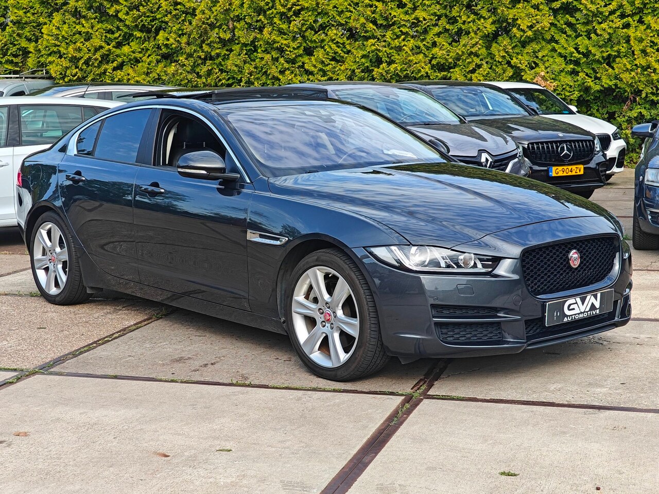 Jaguar XE - 2.0 Turbo (240 pk) Prestige | Storm Grey | Panorama | Meridian | Cold Climate Pack - AutoWereld.nl