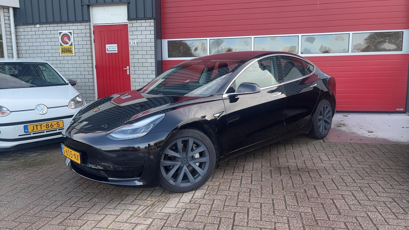 Tesla Model 3 - Standard RWD Plus 60 kWh SOH 85.5% / PANO / FULL LED / AUTO PILOT / LEDER / STOELVERW / NA - AutoWereld.nl