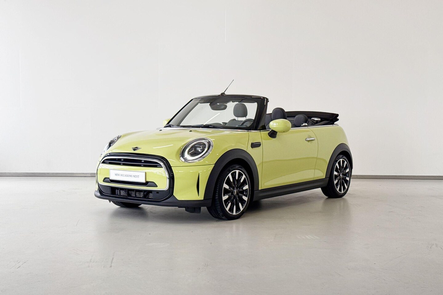 MINI Cabrio - Cooper Classic Aut. - AutoWereld.nl