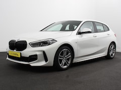 BMW 1-serie - 118i M-Sport Automaat Digitale Cockpit Climate control Stoel verwarming LED Sfeer verlicht