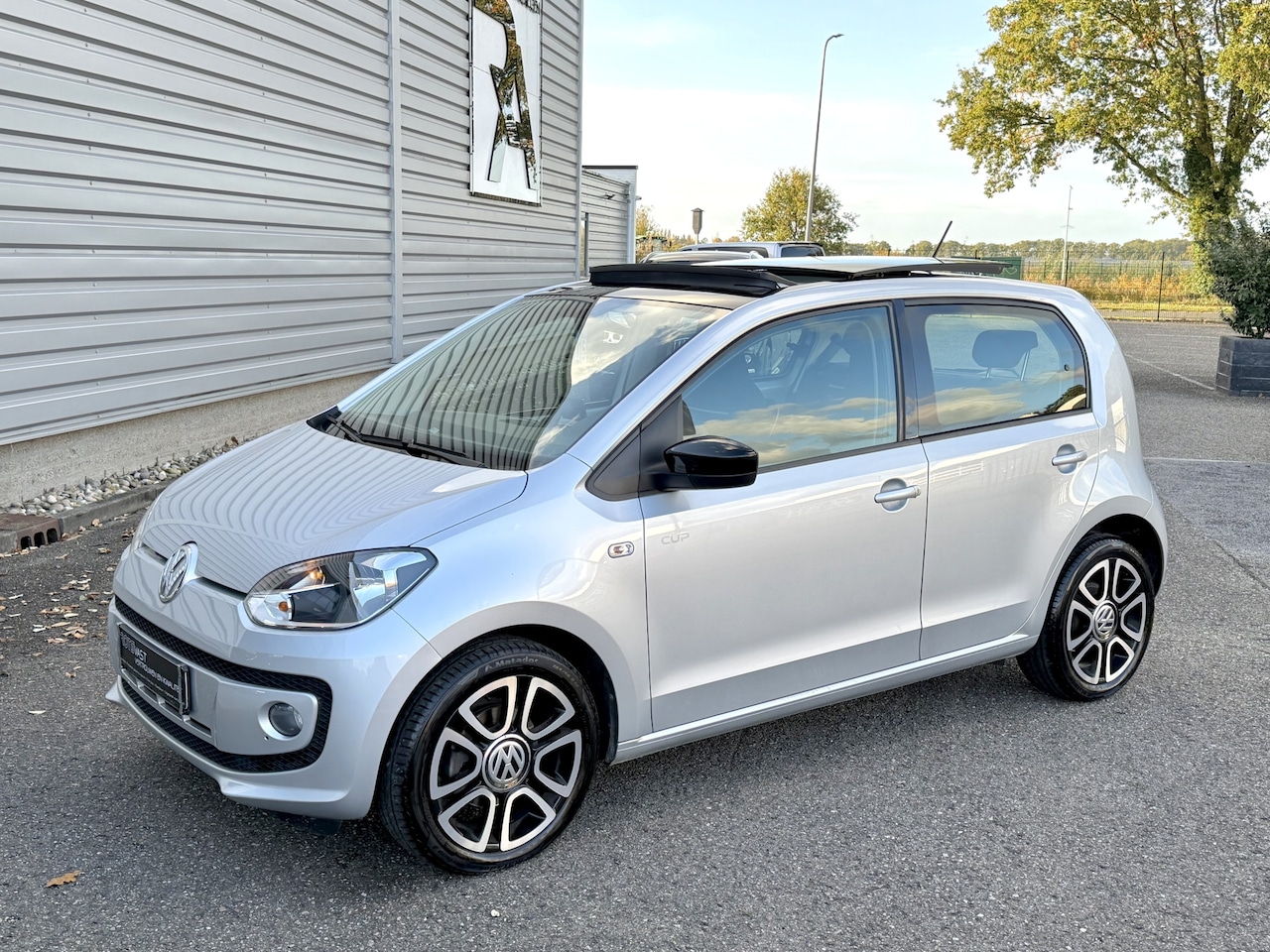 Volkswagen Up! - 1.0 CUP Panoramadak|Navi|Airco Zilver - AutoWereld.nl