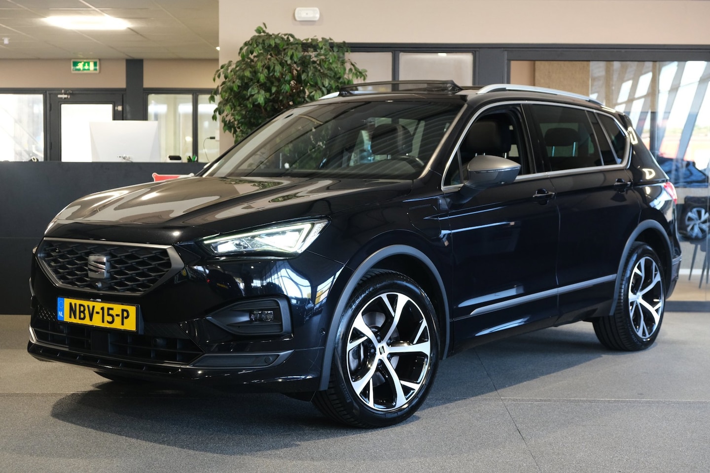 SEAT Tarraco - 1.4 TSI e-Hybrid PHEV FR Pano Volleder Trekhaak 360Cam Navi ACC Led Virtual - AutoWereld.nl