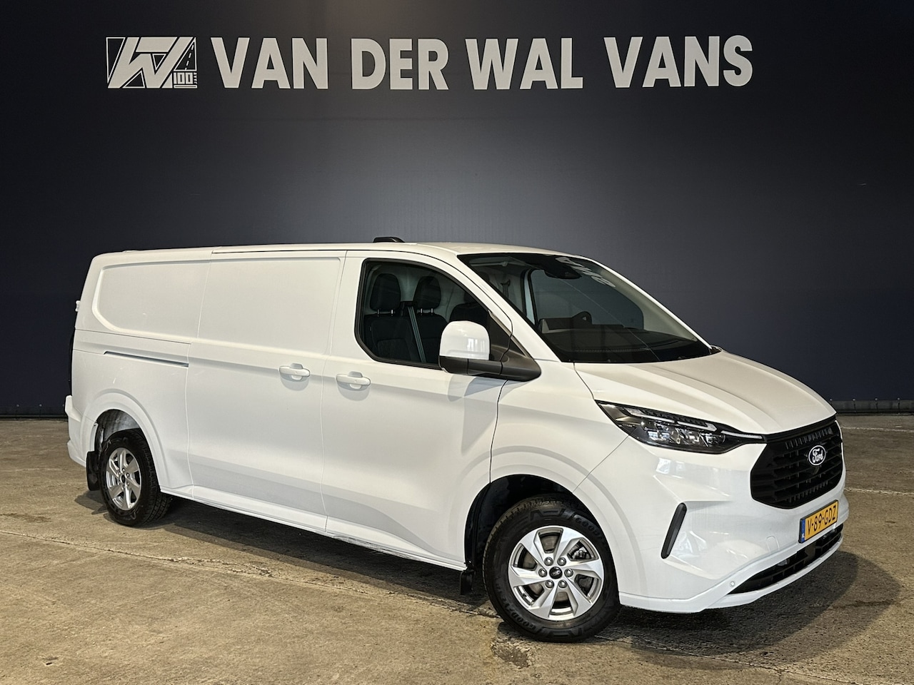 Ford Transit Custom - 2.0 TDCI 136pk L2H1 Euro6 Airco | Camera | | LED | 2500kg Trekhaak | Apple Carplay | Cruis - AutoWereld.nl