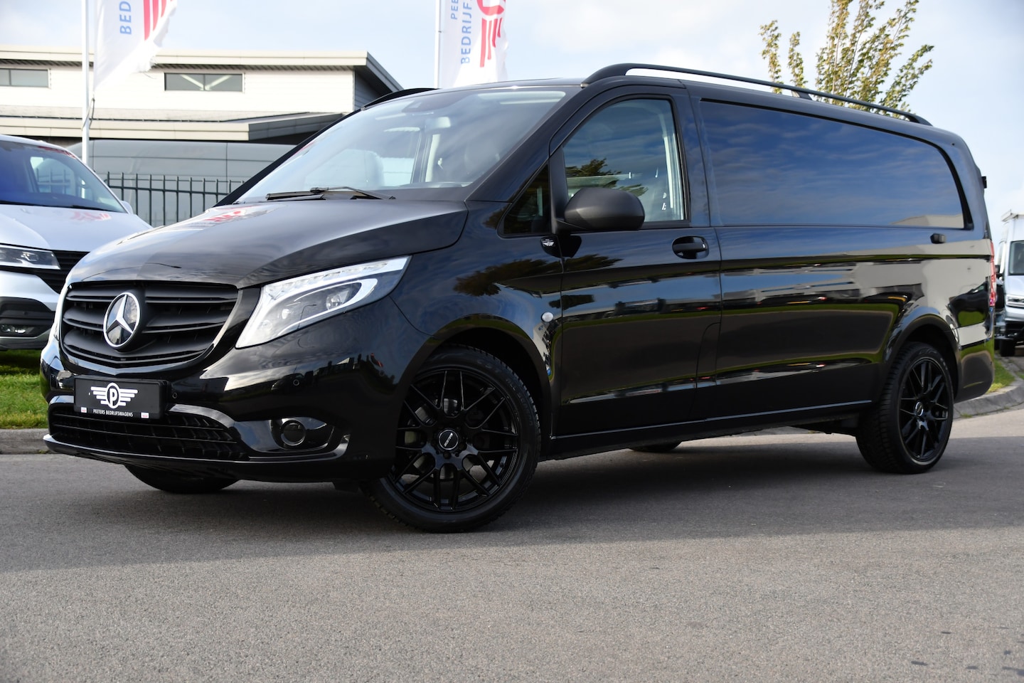 Mercedes-Benz Vito - 116 CDI L3 Black Edition Camera, Cruise, Carplay, LED, Trekhaak, 164pk, Leder, Multimedia, - AutoWereld.nl