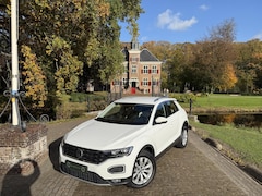 Volkswagen T-Roc - 1.5 TSI Sport | Camera | Keyless | Trekhaak | Virtual Dashboard | Led | Adaptive |