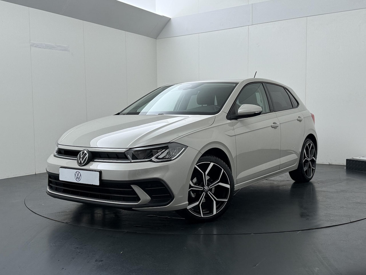Volkswagen Polo - 1.0 TSI Life | 95 PK | Trekhaak | Adaptive Cruise Control | LED verlichting | Draadloze te - AutoWereld.nl