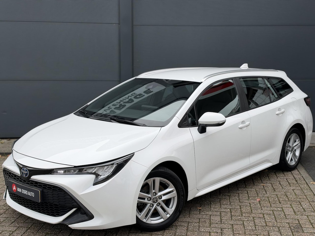 Toyota Corolla Touring Sports - 1.8 Hybrid Business / 100% Onderhoud / Geen Import - AutoWereld.nl