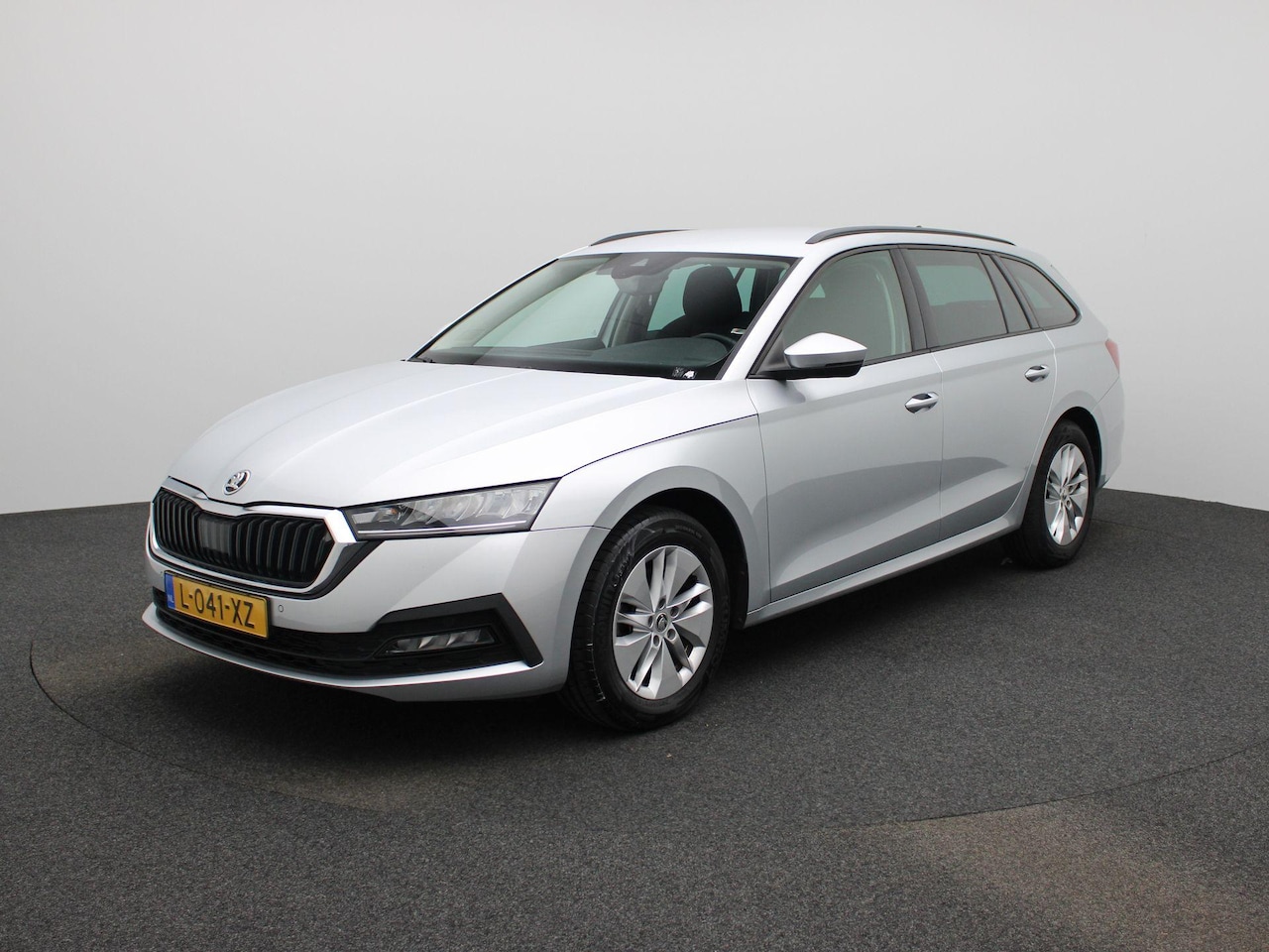 Skoda Octavia Combi - 1.0 TSI Business Edition Apple Carplay / Android Auto | Trekhaak | Cruise Control | Airco - AutoWereld.nl