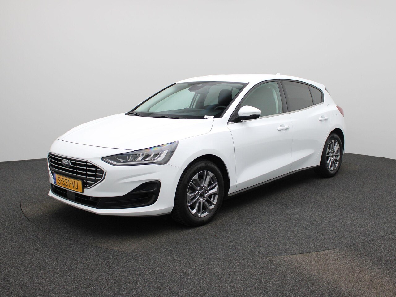 Ford Focus - 1.0 EcoBoost Hybrid Titanium | Parkeersensor voor/achter | Navigatie full map | Apple CarP - AutoWereld.nl