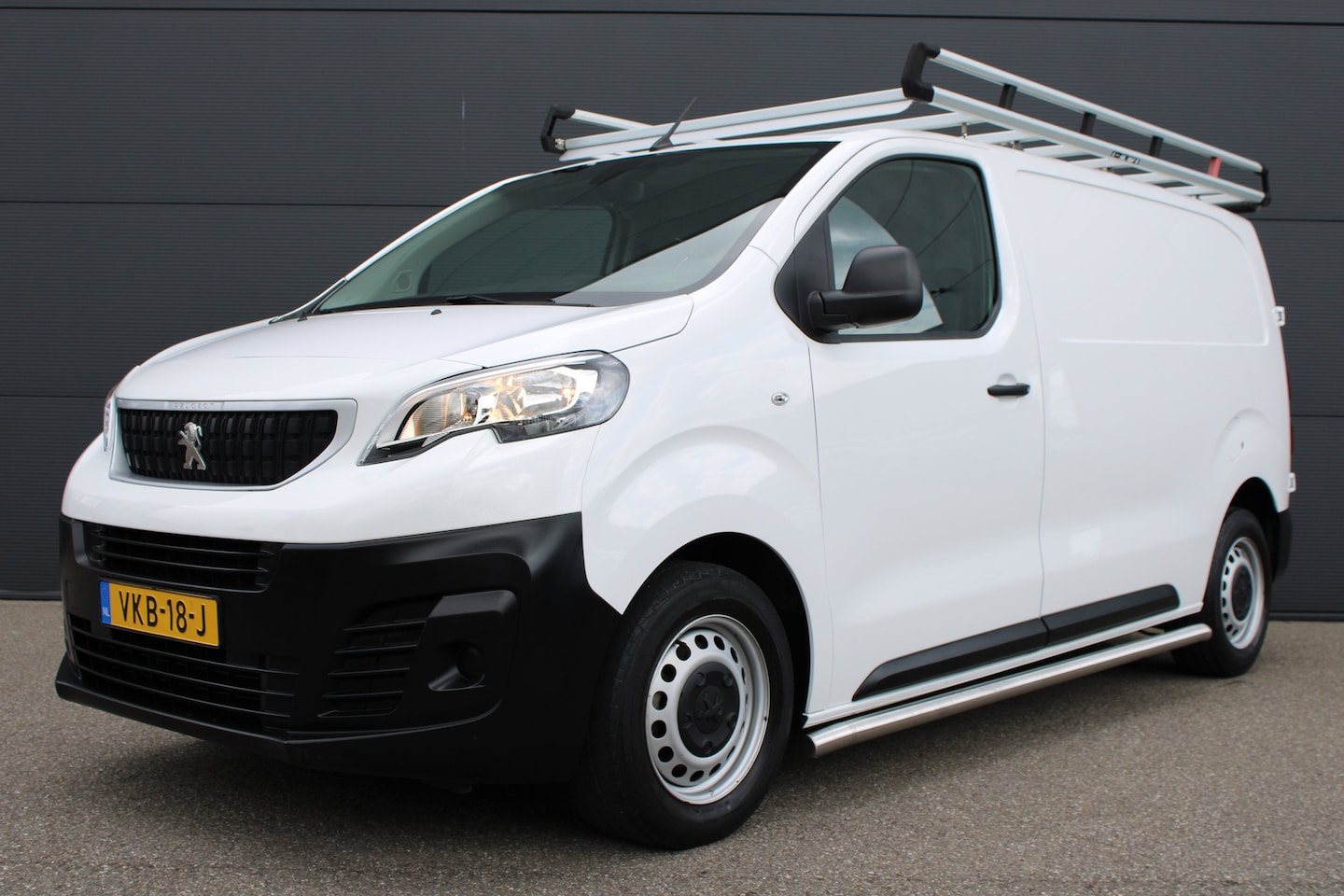 Peugeot Expert - 2.0 BlueHDI 120 Standard Premium | Navigatie | Imperiaal | Trekhaak | Airconditioning | NL - AutoWereld.nl