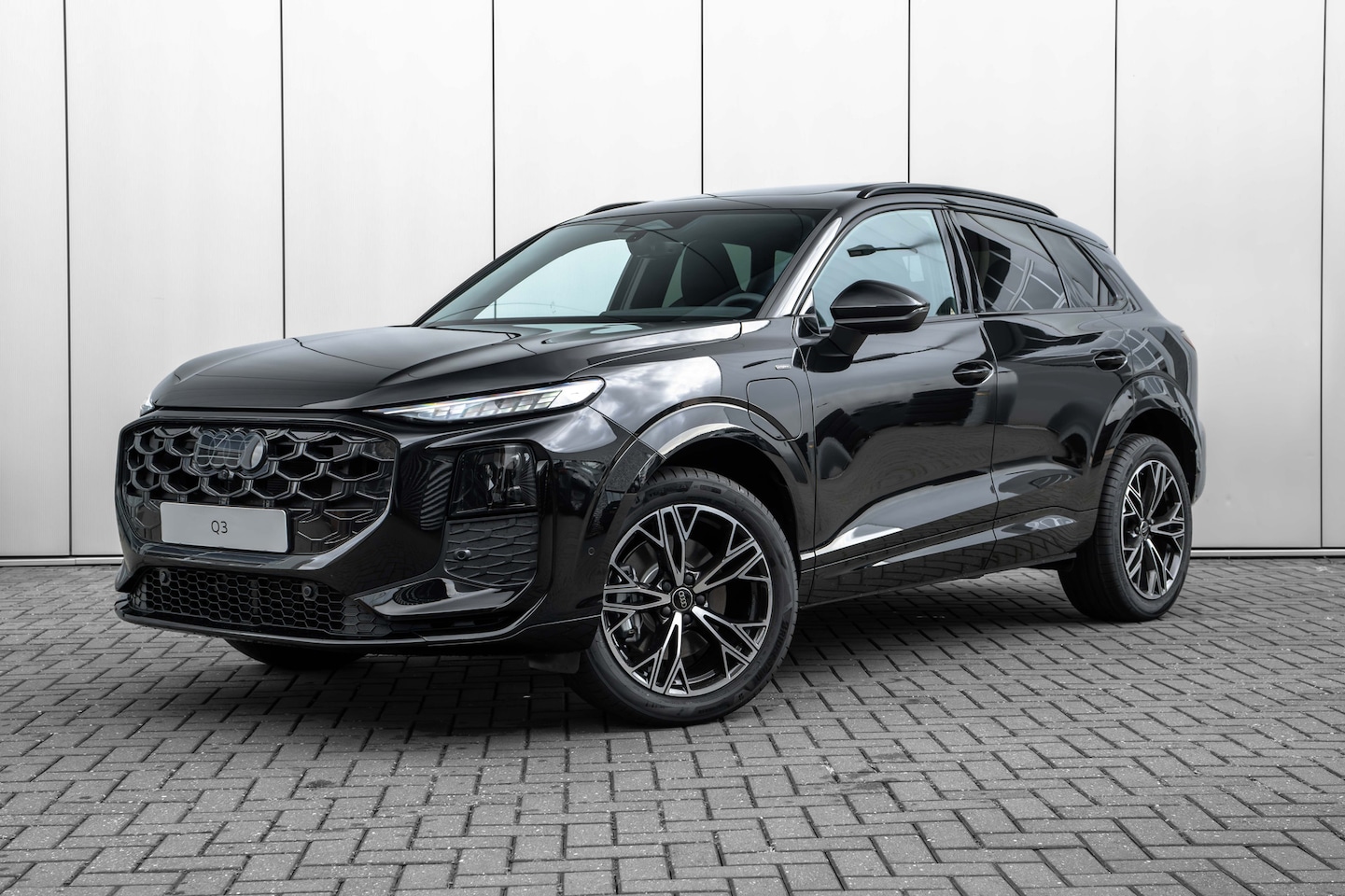 Audi Q3 - e-hybrid S edition 200 kW / 272 pk | Adaptive cruise control | Audi sound system | Cruise - AutoWereld.nl