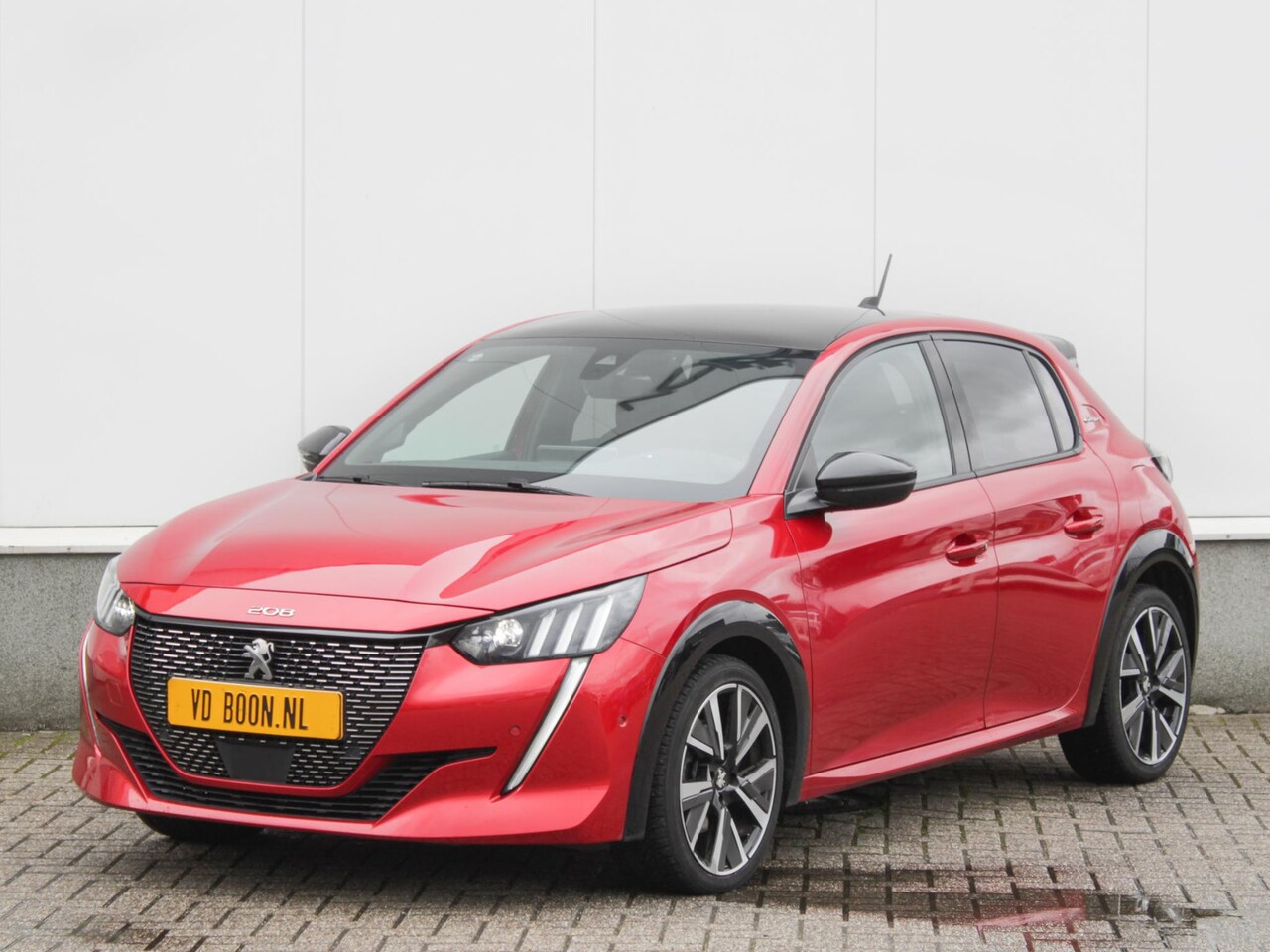 Peugeot 208 - 1.2 PureTech GT Pack Automaat | Adap. Cruise | Panodak | Vol Leder | Stoelverwarming | Cam - AutoWereld.nl