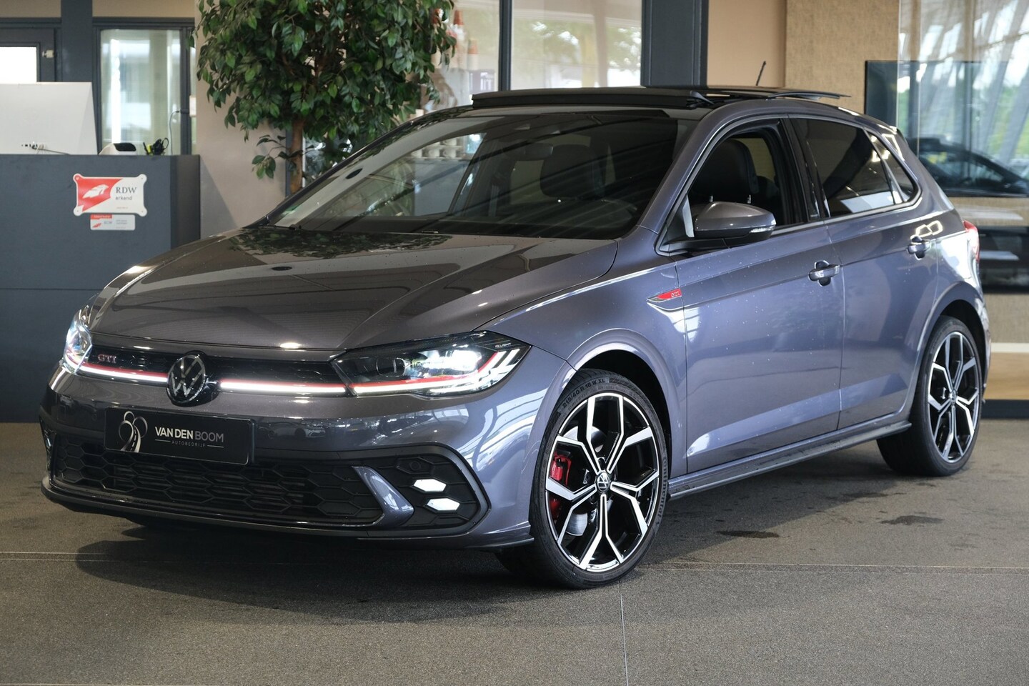 Volkswagen Polo - 2.0 TSI GTI 207PK DSG Facelift Pano Alcantara Cam IQ Led Stoelverwarming - AutoWereld.nl
