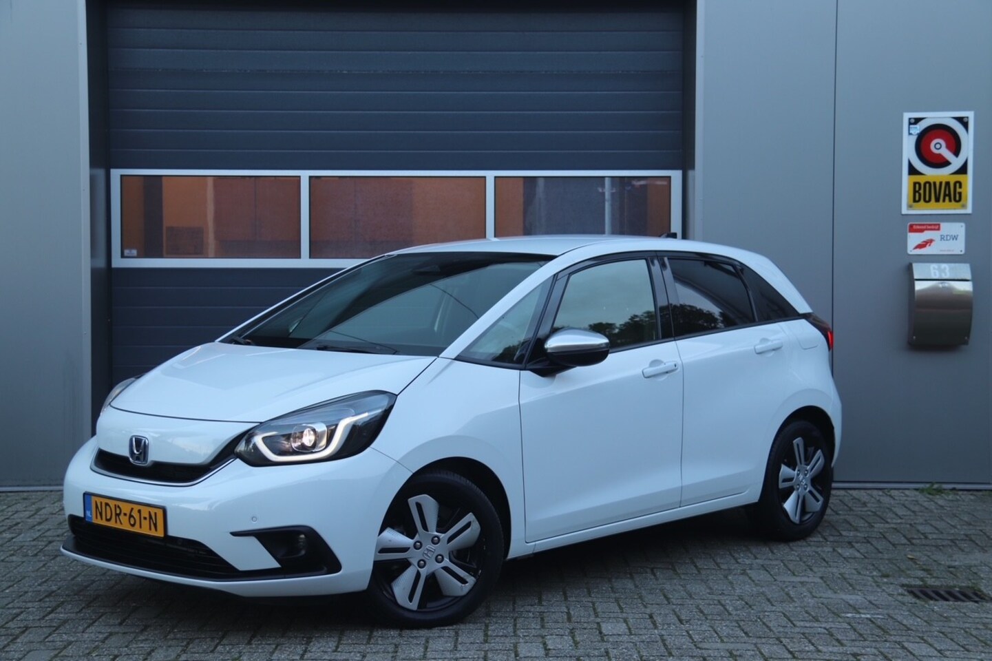 Honda Jazz - 1.5 e:HEV Elegance Automaat, Stoel & Stuurverwarming, Carplay, Camera, Cruise, Navi - AutoWereld.nl