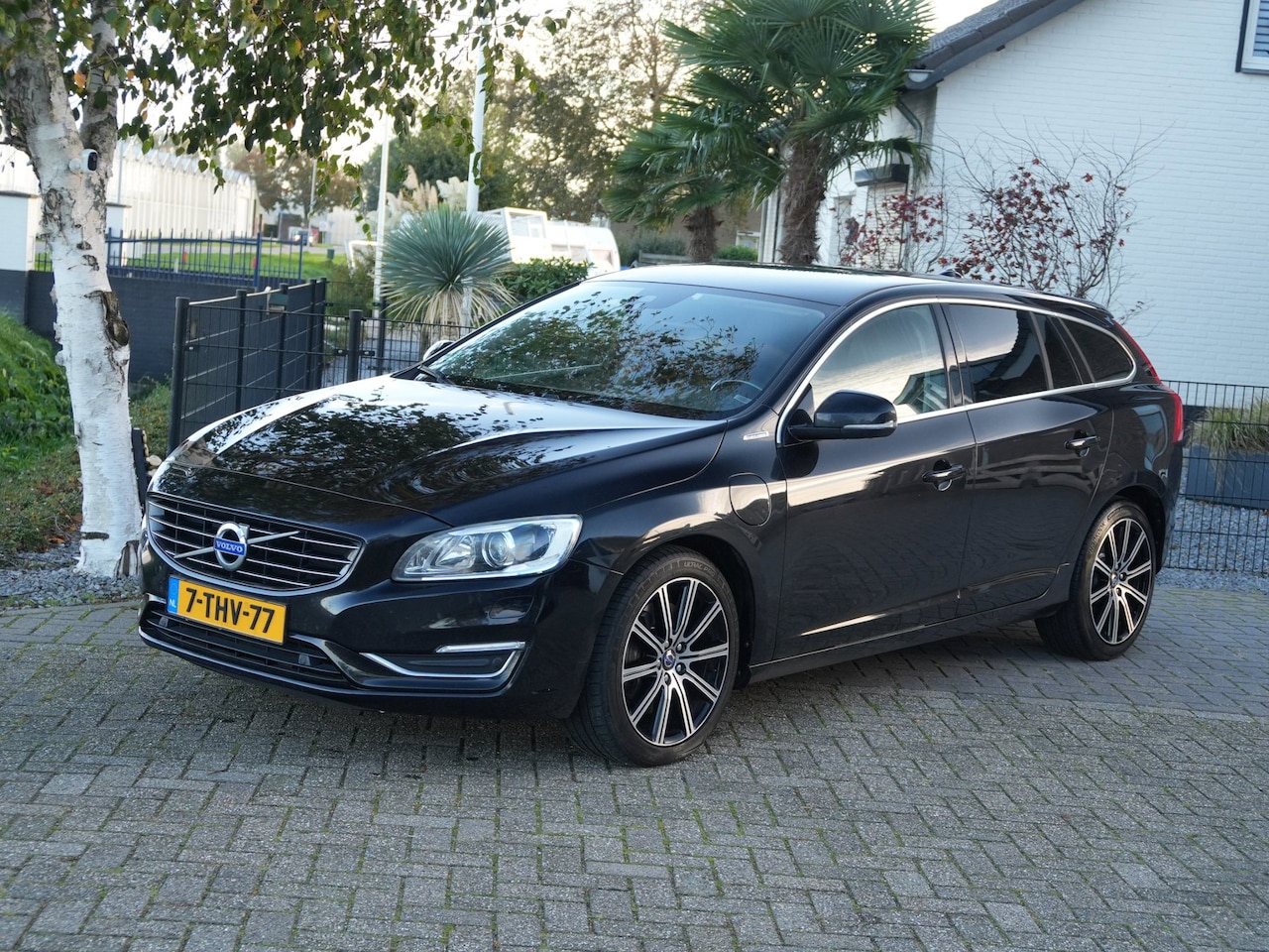 Volvo V60 - 2.4 D6 AWD Plug-In Hybrid Summum Trekhaak Navi - AutoWereld.nl
