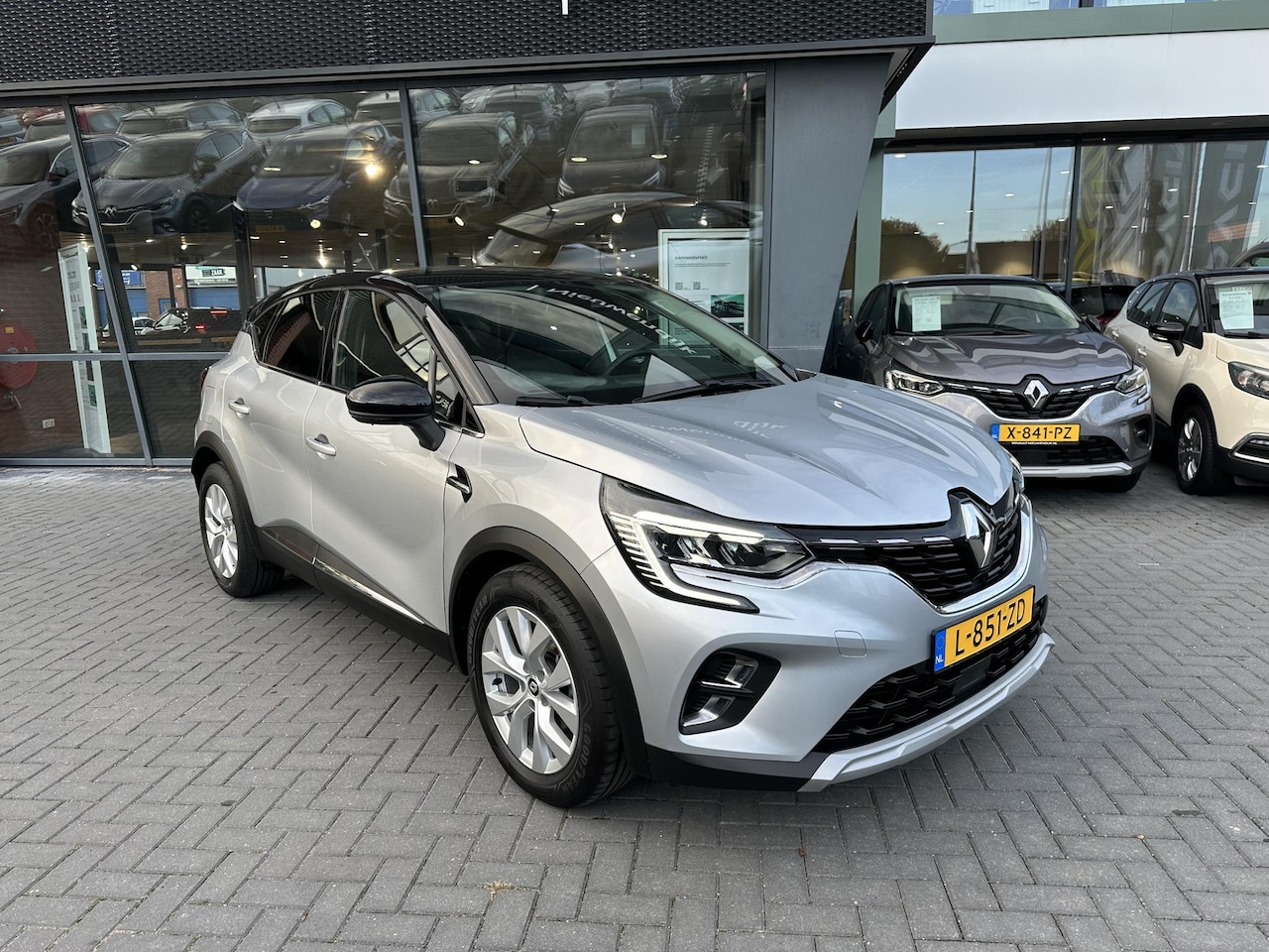 Renault Captur - 1.3 TCe 140 Intens AUTOMAAT | SENSOREN | CRUISE | APPLE CARPLAY | ANDROID AUTO - AutoWereld.nl