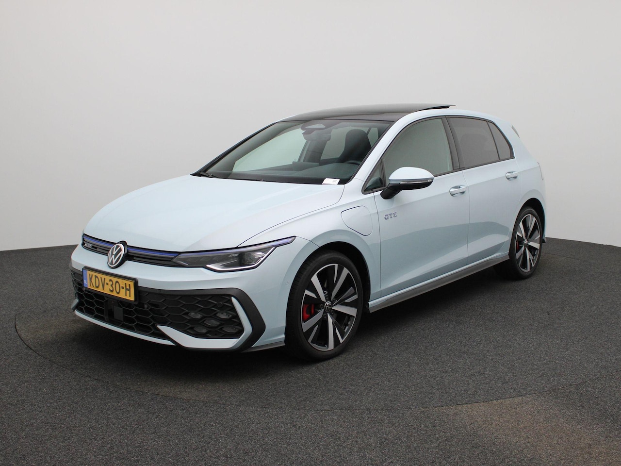 Volkswagen Golf - 1.5 eHybrid GTE 272 PK| Origineel Nederlands | 1e Eigenaar | Panoramadak | Trekhaak | 360 - AutoWereld.nl