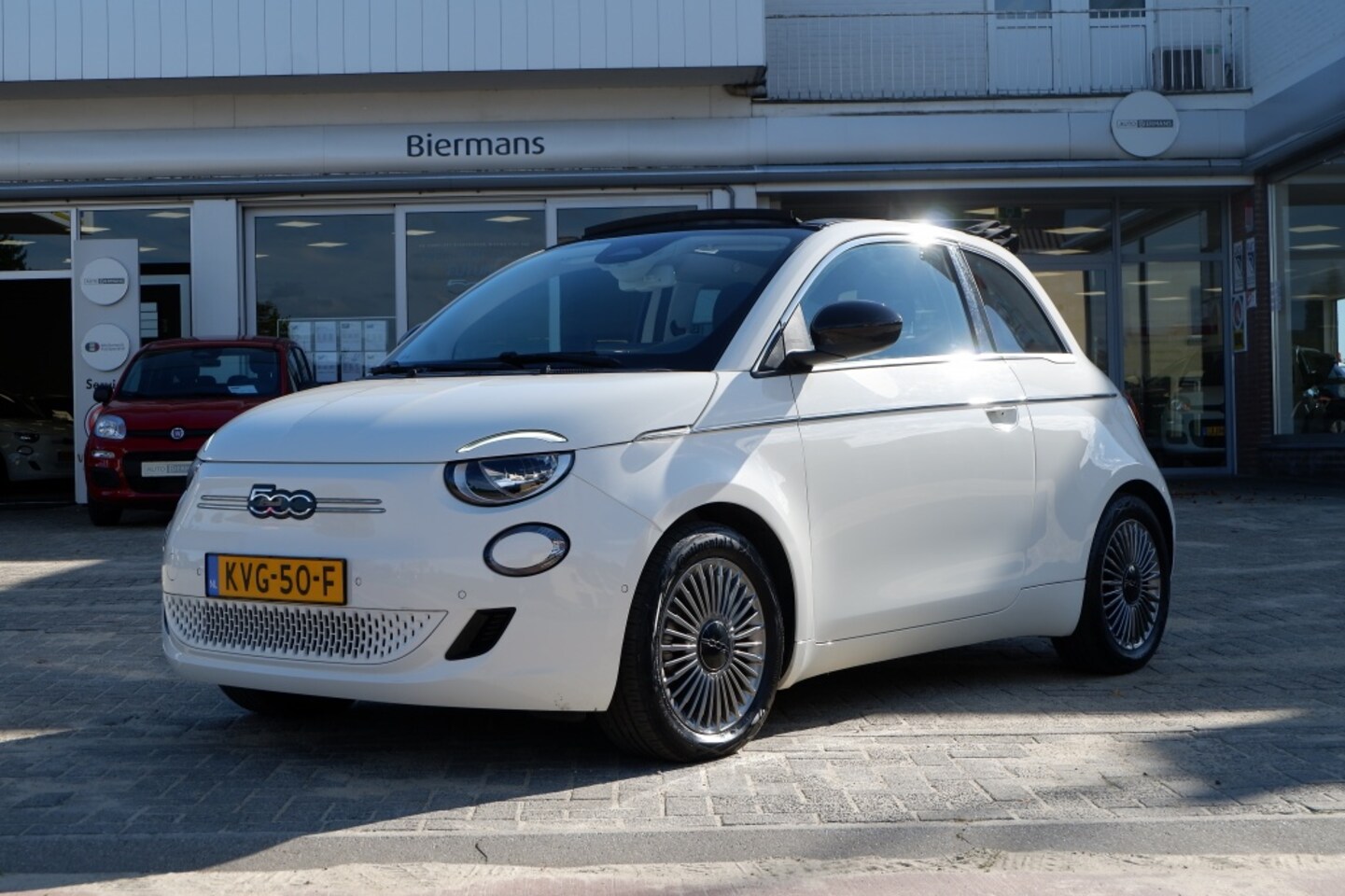 Fiat 500 C - 42 kWh ICON / INCL 12mnd BOVAG / Apple carplay / Camera / Stoelverwarming - AutoWereld.nl