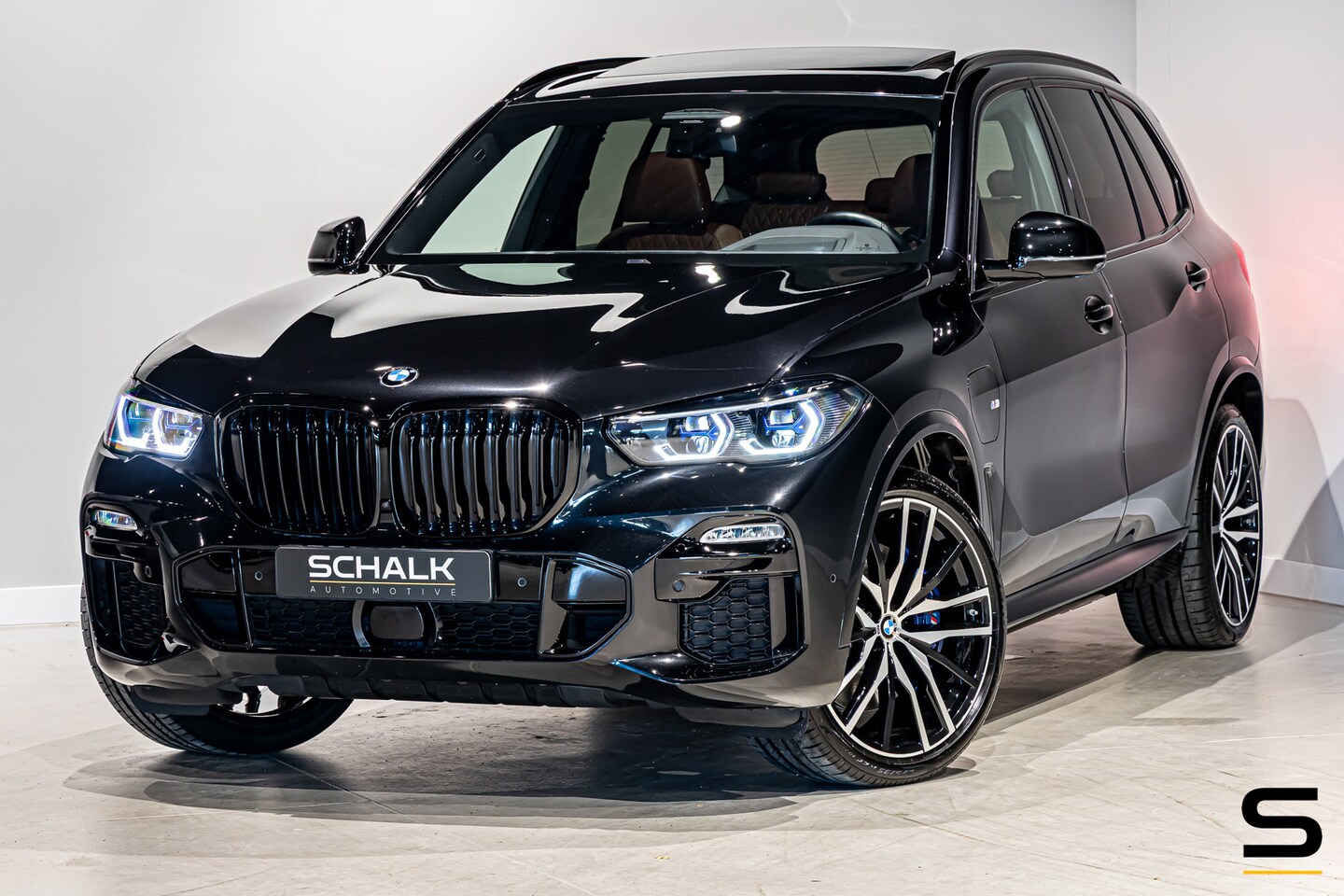 BMW X5 - XDrive45e High Executive|NAP|M-sport|Pano|Swarovski - AutoWereld.nl