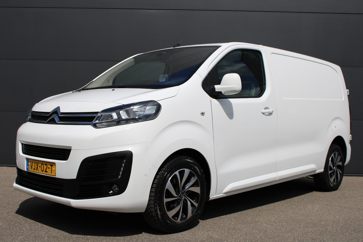 Citroën Jumpy - 2.0 BlueHDI 120 M Driver | Navigatie | Camera | 3-Zits | Climate control | Lichtmetaal | T - AutoWereld.nl