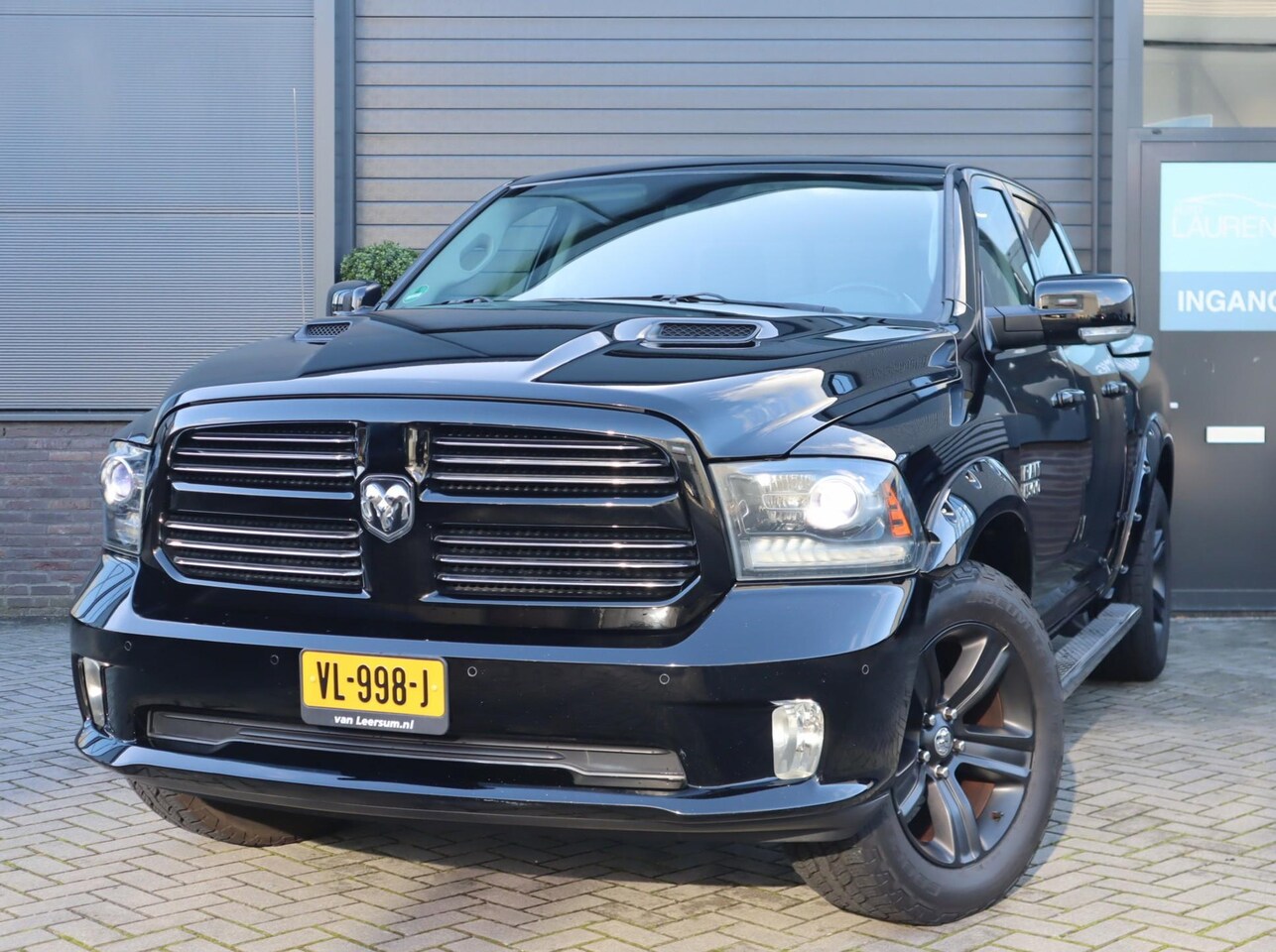 Dodge Ram 1500 - 5.7 V8 Quad Cab 6'4 | Pano | Camera | Trekhaak - AutoWereld.nl