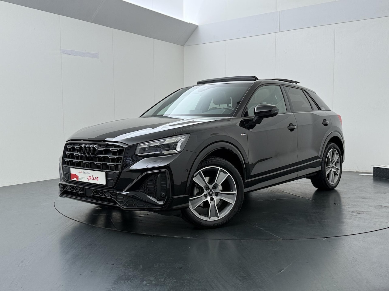 Audi Q2 - 35 TFSI S Edition | 150 PK | Automaat | Trekhaak | Panoramadak | Matrix LED koplampen | St - AutoWereld.nl