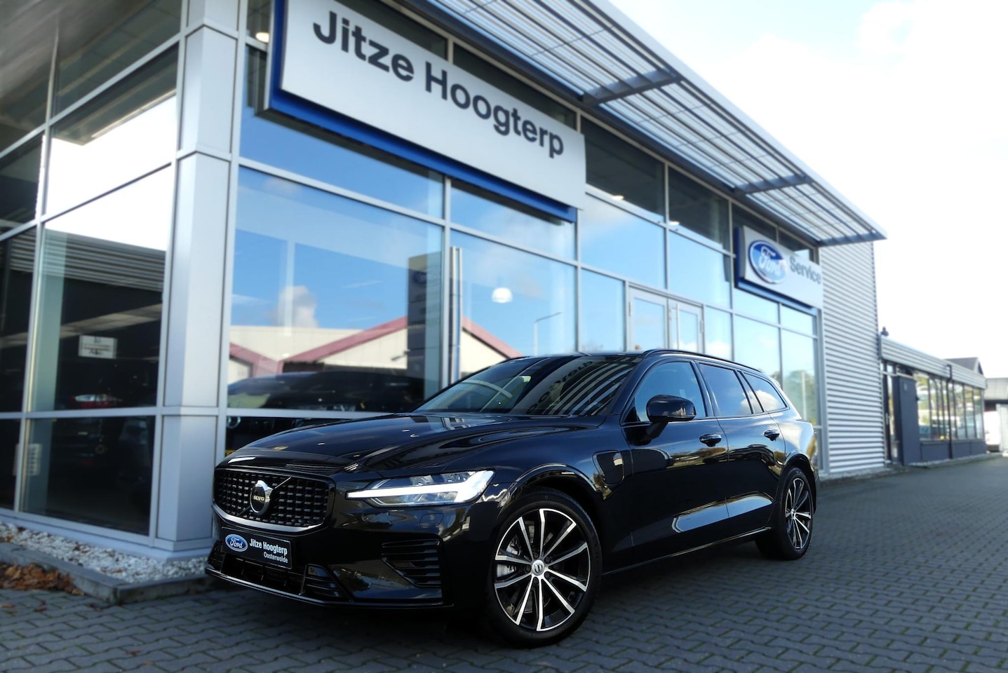 Volvo V60 - 2.0 T6 Plug-in hybrid AWD Plus Dark Long Range WINTER PACK, MEMORY 2X, CRUISE, CLIMA, NAVI - AutoWereld.nl