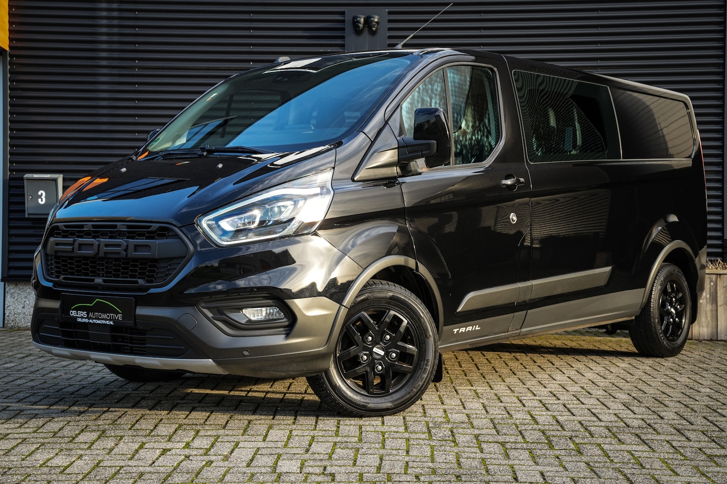 Ford Transit Custom - 340 2.0 TDCI L2H1 Trail | ACC | Clima | Leder | Trekhaak 2700kg | 6-zits | Navi | 1e eig. - AutoWereld.nl